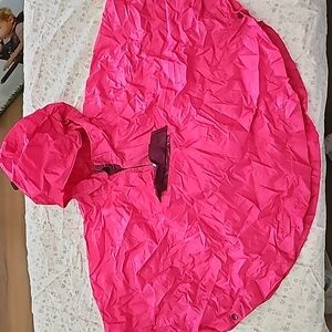 Compact rain cape